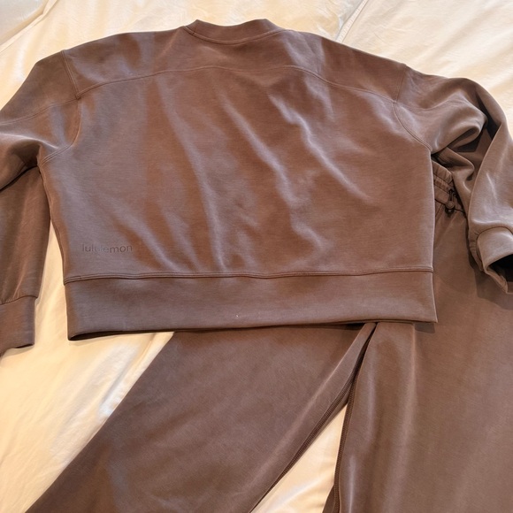Lululemon Softstreme Crew and Pant Set - Picture 8 of 15